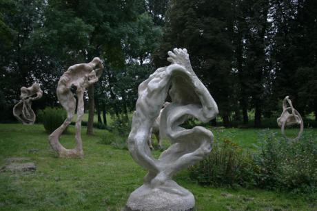 Großskulpturen im Park des Herrenhauses Kreckow - Simon Schade - auf - Array - Großskulpturen im Park des Herrenhauses Kreckow - Simon Schade - auf - Array -