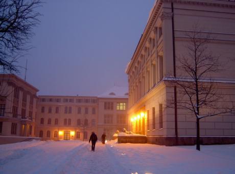 Winter auf dem Universitätsplatz in Halle / Saale - Wolfgang Bergter -  auf Array - Array - 