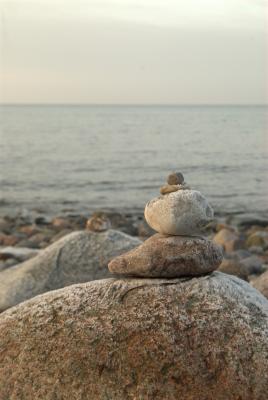 Steinskulptur am Strand - Max Nemo Mertens - auf - Array - Steinskulptur am Strand - Max Nemo Mertens - auf - Array -