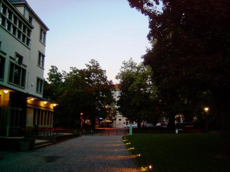 Sommerabend am Universitätsplatz in Halle - Wolfgang Bergter - Array auf Array - Array - 