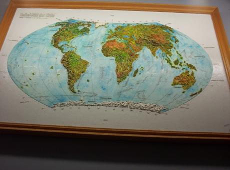 ---Reliefbild der Erde maßstabgerecht modelliert - Ottmar Gebhardt - Array auf  - Array - 